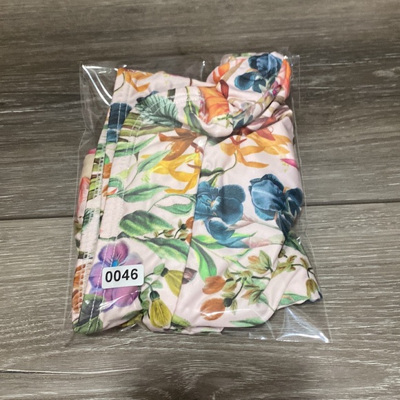 NWOT! Floral Print‎ Bikini Top - Picture 6 of 6